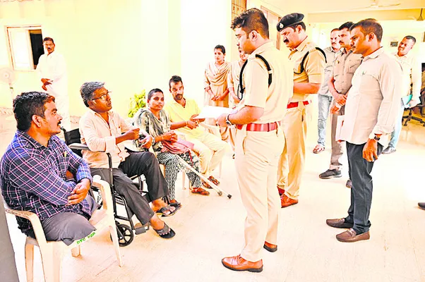 ఎస్పీ కార్యాలయానికి 42 అర్జీలు 