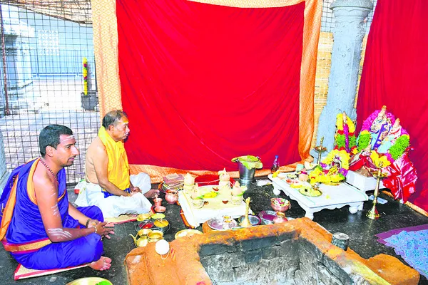 వైభవంగా శ్రీరాముడి పట్టాభిషేకం