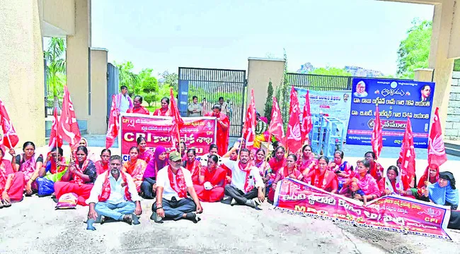 ఇంటి స్థలాలు, ఇందిరమ్మ ఇళ్లు ఇవ్వాలి