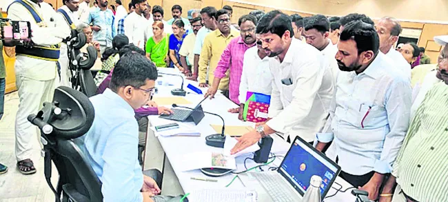 టీడీపీ నేతలపై చర్యలు తీసుకోండి 
