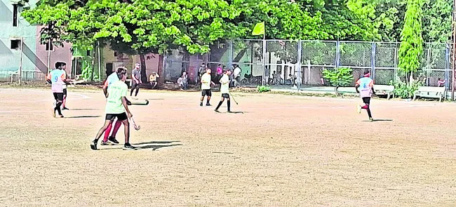 హోరాహోరీగా రాష్ట్ర స్థాయి హాకీ పోటీలు 