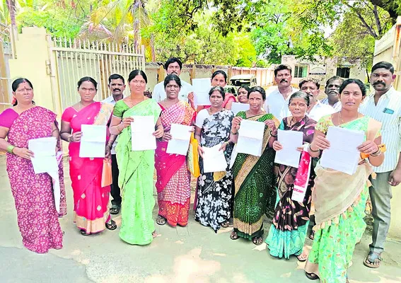 మా భూములను లాక్కుంటున్నారు 