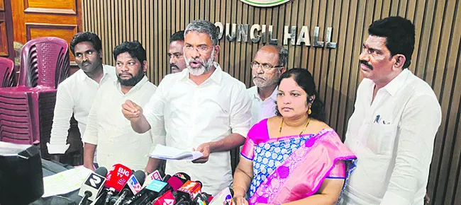 బడ్జెట్‌ లెక్కలపై అధికారుల వద్ద సమాధానం లేదు