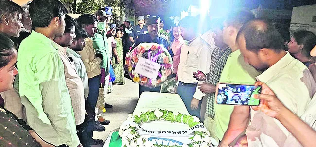 సైనిక లాంఛనాలతో జవాన్‌కు అంత్యక్రియలు 