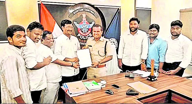 పాన్‌మసాలా యాడ్స్‌ చేస్తున్న సెలబ్రిటీలపై చర్యలు తీసుకో