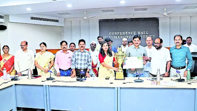 హనుమకొండ కలెక్టరేట్‌ పార్కుకు ఉత్తమ అవార్డు