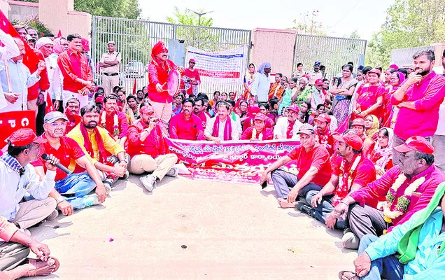 అండర్‌ పాస్‌ బ్రిడ్జి నిర్మించాలి