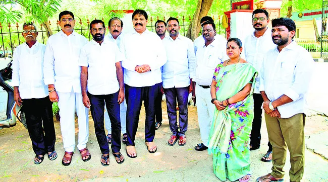 ఉప సర్పంచ్‌ ఎన్నికలో ఓటమి తప్పదనే టీడీపీ అరాచకాలు