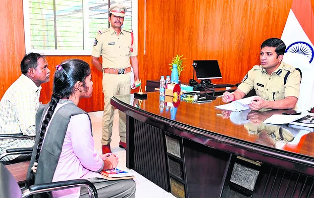 రైల్వేలో ఉద్యోగం ఇప్పిస్తామని మోసం చేశారు 