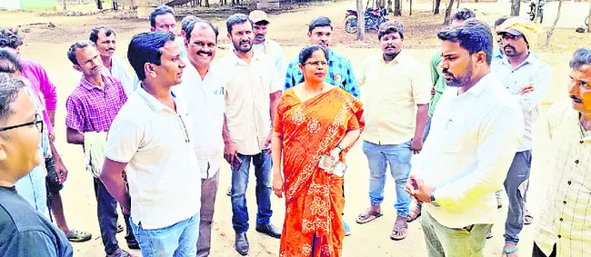 సకాలంలో మిర్చి కొనుగోళ్లు చేపట్టాలి 