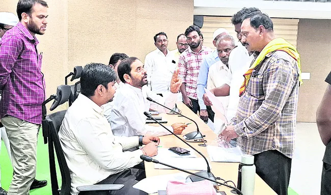 సమస్యలు పరిష్కరించాలి