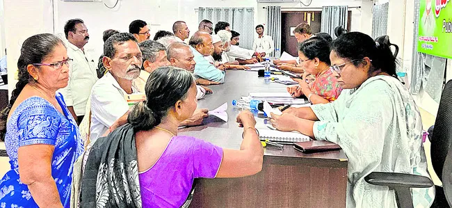 అర్జీల పరిష్కారంపై ప్రత్యేక శ్రద్ధ 