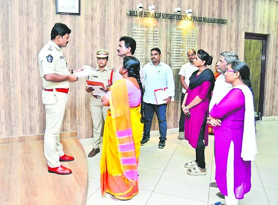 పోలీసు గ్రీవెన్స్‌కు 92 ఫిర్యాదులు 