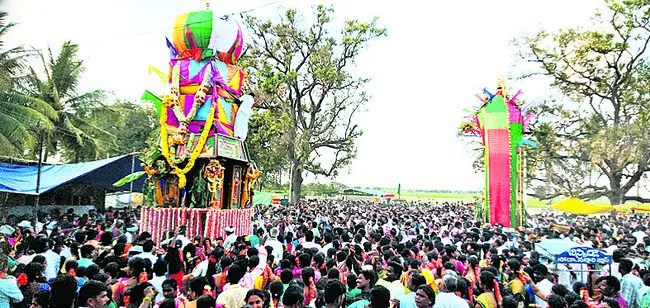 నేత్రపర్వంగా రథోత్సవం 