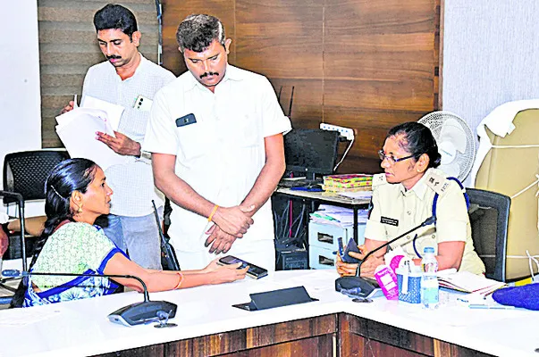 పోలీస్‌ ప్రజావాణిలో 83 ఫిర్యాదులు 