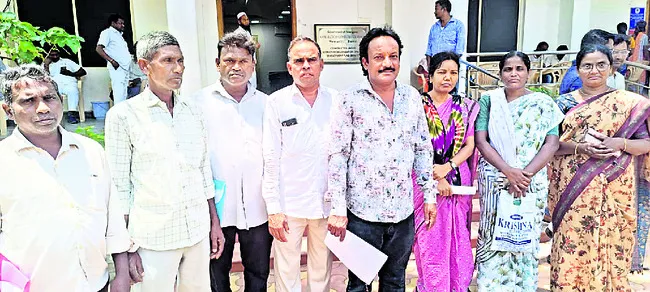 శ్మశానవాటికకు హద్దులు ఏర్పాటు చేయాలి
