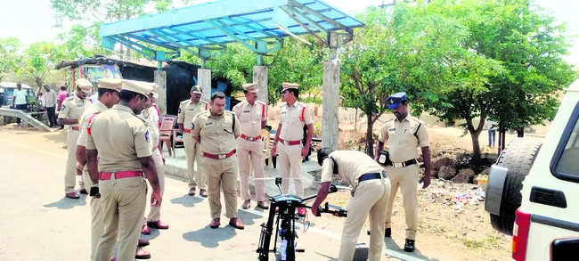 మాజీ సీఎం జగన్‌   పర్యటనపై ‘డ్రోన్‌’ నిఘా 