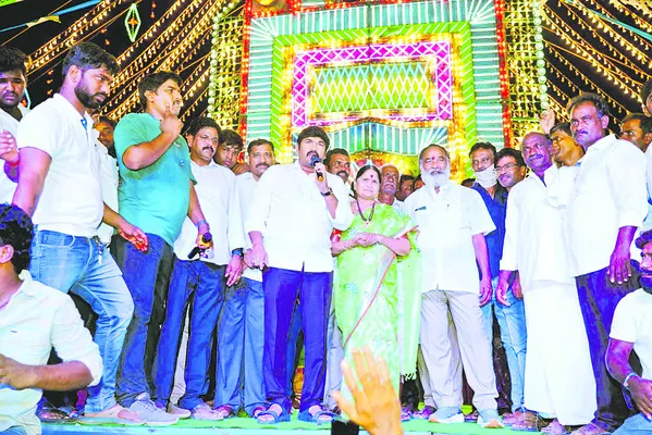 హామీల్లో సిక్సర్‌లు.. అమలులో జీరోలు