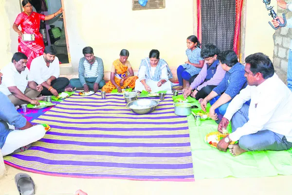 సన్న బియ్యం  పంపిణీ చరిత్రాత్మకం  