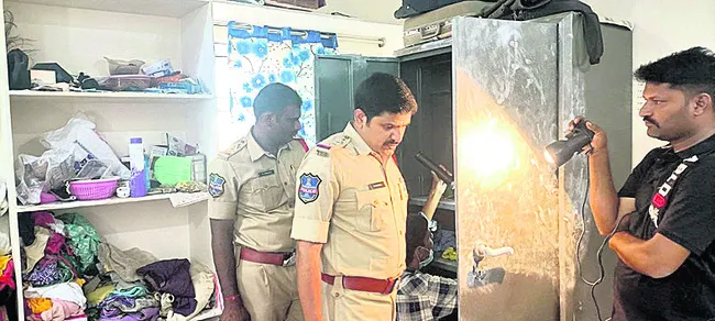 తాళం వేసిన ఇంట్లో చోరీ