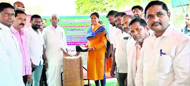 రైతులకు ఇబ్బందులు లేకుండా ధాన్యం సేకరణ