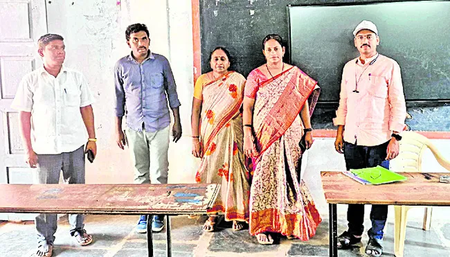 ‘విద్యామిత్ర’ స్టాక్‌ పాయింట్ల పరిశీలన 
