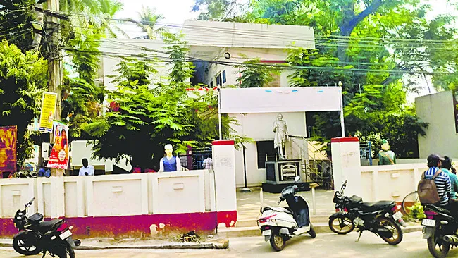 పన్నుల వసూలులో తాడిగడపకు అగ్రస్థానం 