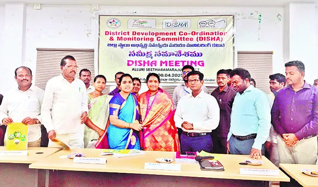 రాజవొమ్మంగి ఎంపీపీకి అరకు ఎంపీ సత్కారం