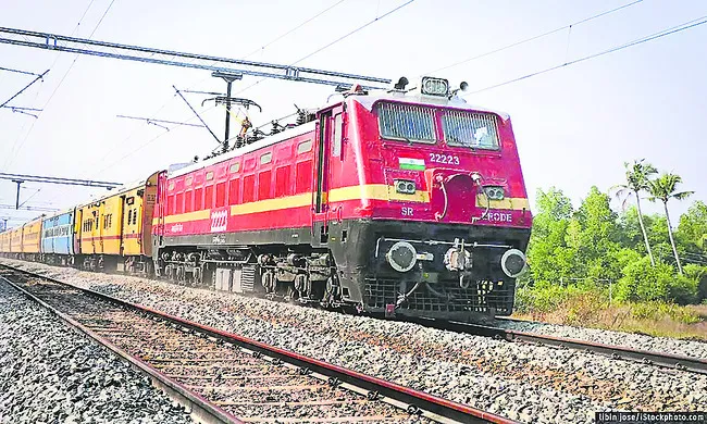 16 సమ్మర్‌  వీక్లీ స్పెషల్‌ రైళ్లు  