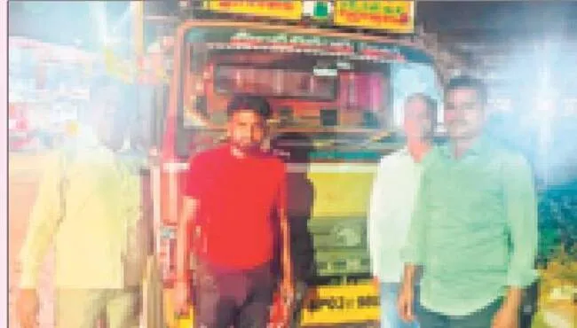 పది టన్నుల రేషన్‌ బియ్యం స్వాధీనం 
