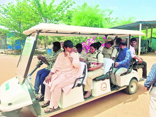 శ్రద్ధగా చదివి ఉద్యోగాలు సాధించండి..