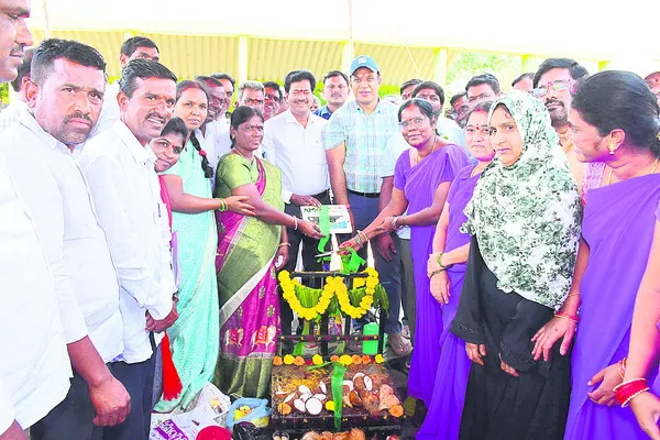 ● మహిళా సంఘాలకు 191 ధాన్యం కొనుగోలు కేంద్రాలు ● కలెక్టర