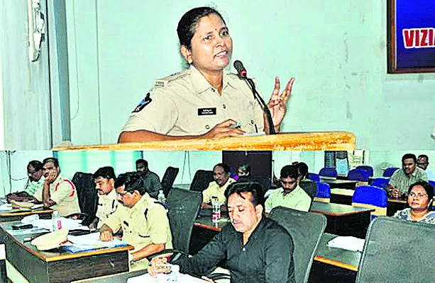 డ్రగ్స్‌ నియంత్రణకు సమన్వయంతో పని చేయాలి