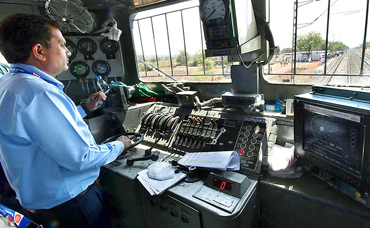 Indian Railways Says no to Meals and Toilet Breaks for Loco Pilots