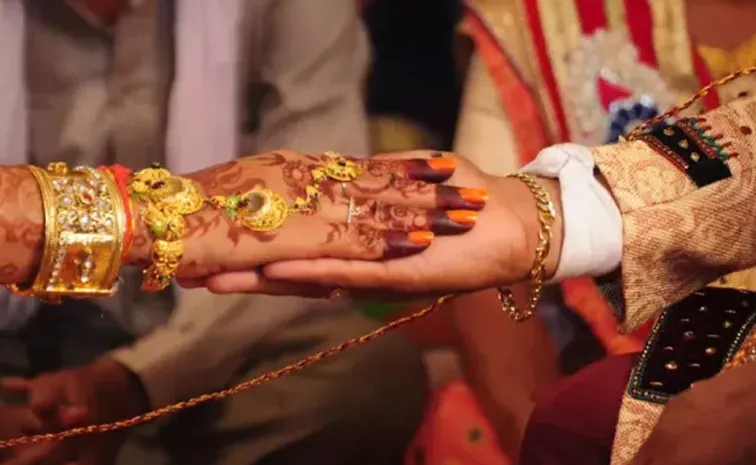 Salary Slip A Must Ask In Arrange Marriages? Check Netizens Reaction