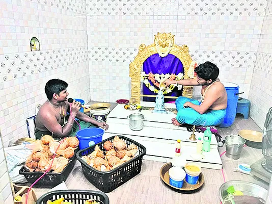 కశింకోట వరాహ లక్ష్మీనృసింహస్వామి నిజరూప దర్శనం