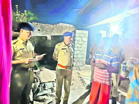 ప్రజలు అప్రమత్తంగా ఉండాలి 
