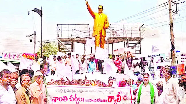 మావోయిస్టులతో కేంద్రం చర్చలు జరపాలి 