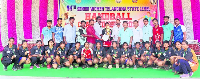 ఉమెన్స్‌ హ్యాండ్‌బాల్‌ విజేత ఉమ్మడి ఆదిలాబాద్‌