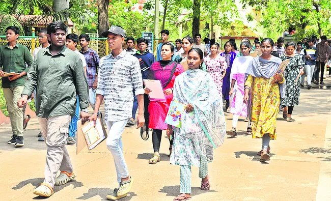 ప్రశాంతంగా పాలిసెట్
