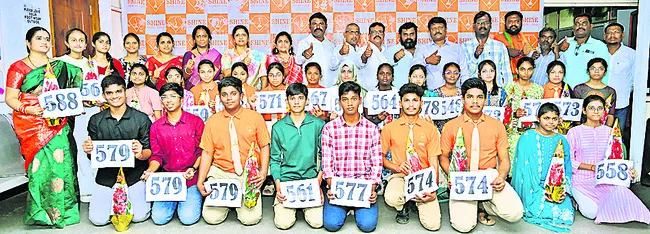 ‘పది’లో షైన్‌ విద్యార్థుల ప్రతిభ