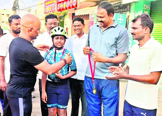 జాతీయ స్కేటింగ్‌ పోటీలకు కడప విద్యార్థిని