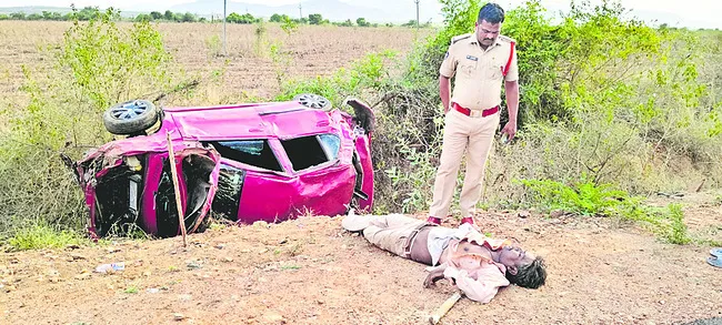 హైవేపై అదుపుతప్పిన కారు 