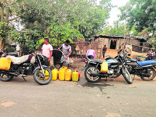మూడు కిలోమీటర్లు వెళ్తేనే నీరు