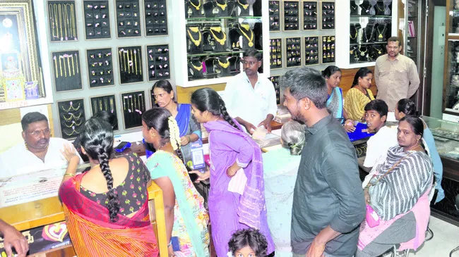 అక్షయ తృతీయ సందడి