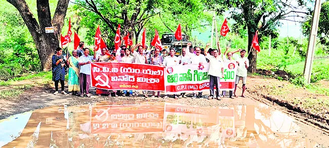రోడ్డు నిర్మించకపోతే గోడ కట్టేస్తాం