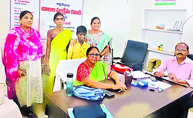 రెండేళ్ల తర్వాత తల్లి చెంతకు చేరిన బాలుడు 