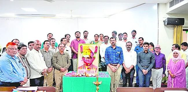 ఆయన మార్గం అనుసరణీయం