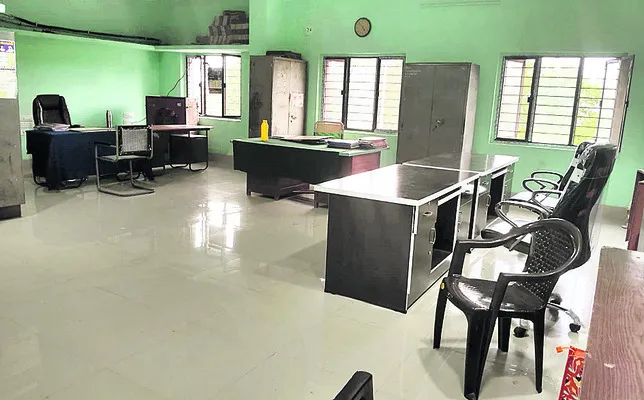 విందు సరే.. విధుల మాటేంటి?