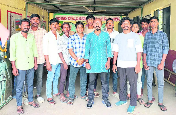 తమిళనాడుకు తరలిన ఆదివాసీ కళాకారులు